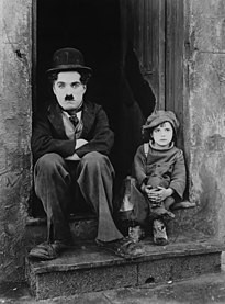 Charles Chaplin o menino, em O Garoto