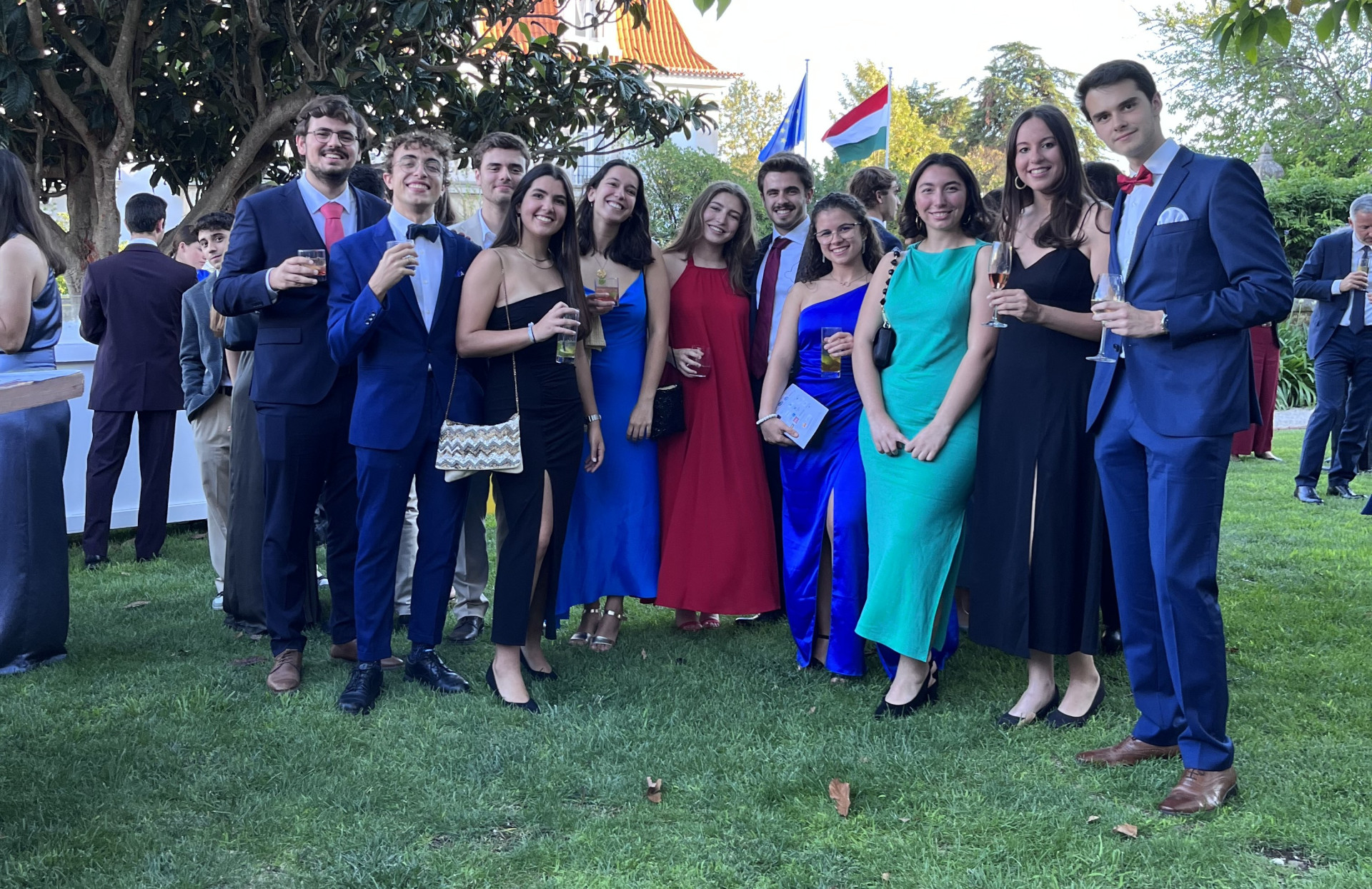 jovens a sorrir