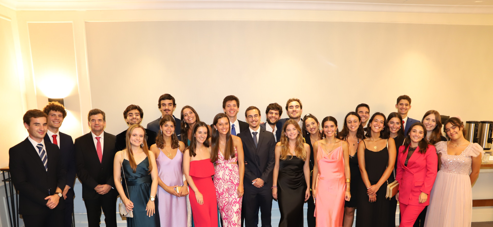 jovens a sorrir