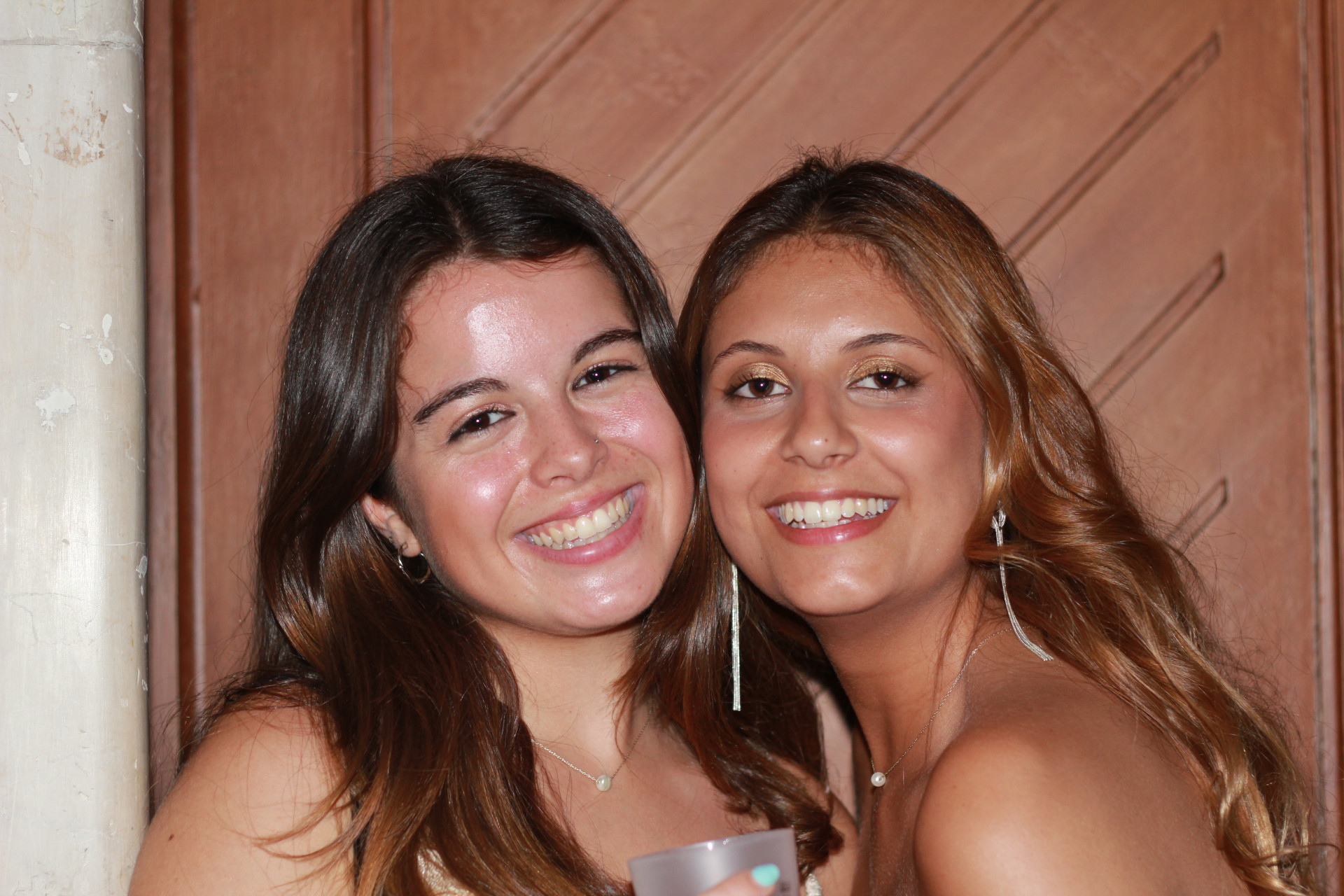 jovens a sorrir