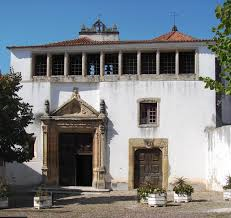 fachada de um mosteiro