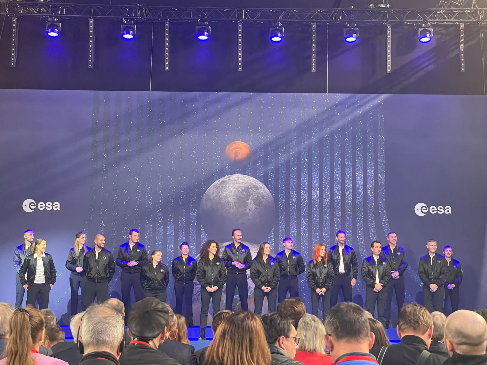 Grupo com vários Astronautas