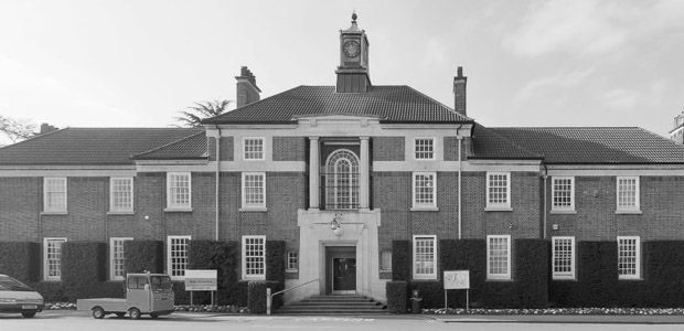 imagem antiga da fachada do Bethlem Royal Hospital, Londres