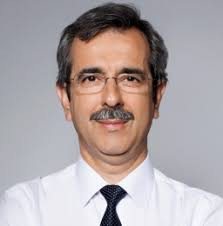 homem de óculos